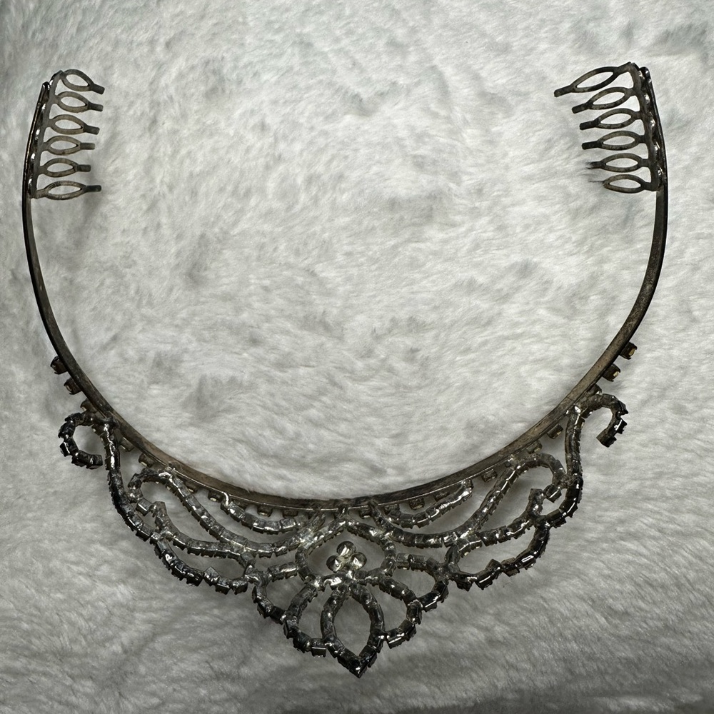 👑Vintage Tiara - Picture 9 of 10